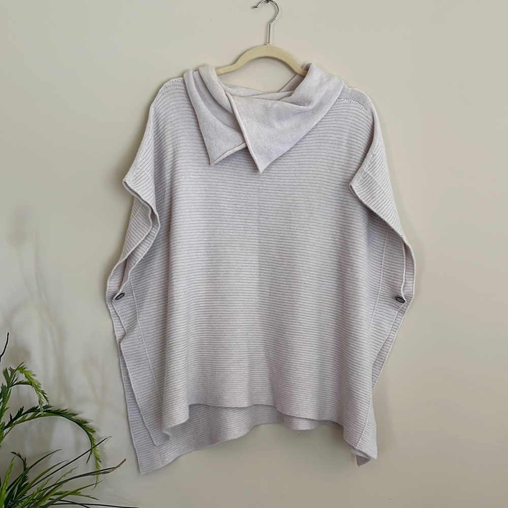 Belle France Boutique Cape | Size S/M | Cashmere Feel ✨